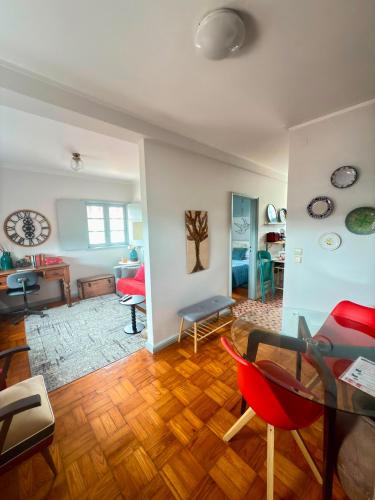 Central Charming Top Floor
