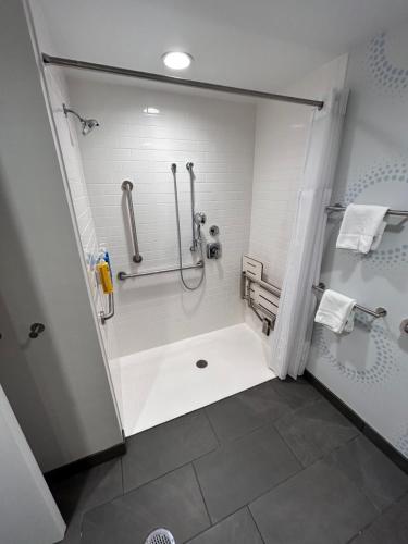 a bathroom with a shower and a bath tub at Tru By Hilton Bellefonte in Bellefonte
