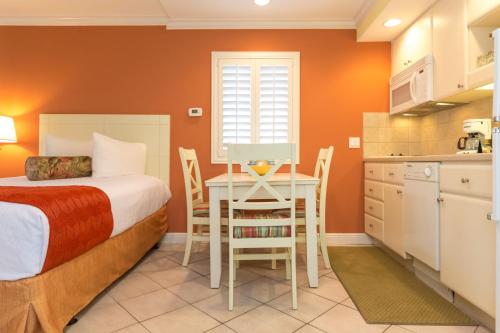 Dapur atau dapur kecil di Inn at the Beach-Venice FLORIDA