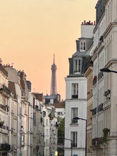 Appartement avec terrasse fleurie au dernier étage - Paris 17