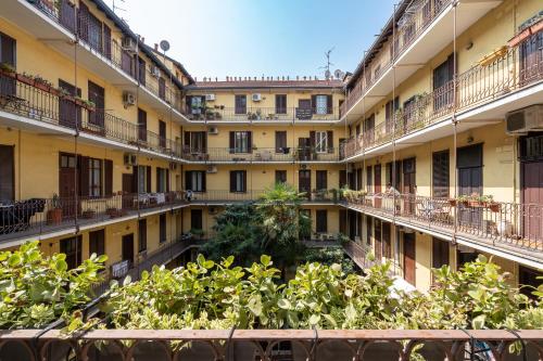 Modern Flat , Walk to Porta Garibaldi , 20 Min DUOMO