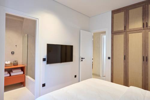 Acropolis 2BD Apartment by Lumen Living