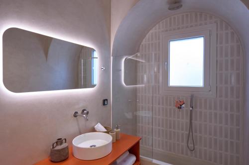 Acropolis 2BD Apartment by Lumen Living