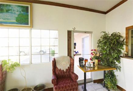 Χώρος καθιστικού στο Executive Inn Muldrow