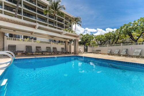 a large swimming pool in front of a hotel at Kihei Akahi D-104 in Wailea