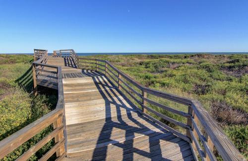 a wooden boardwalk leading to the beach at Downtime in Padre Island