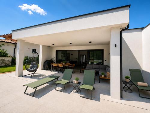 Villa Moena - Peaceful Istrian Escape with Heated Pool