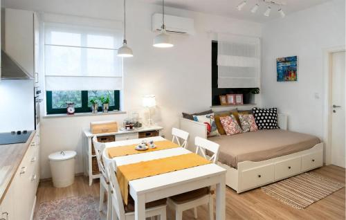 1 Bedroom Beautiful Apartment In Bibinje