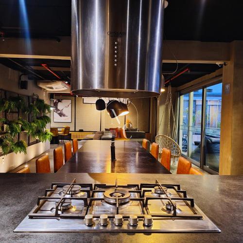 a stove top in a kitchen with a counter at RioDowntown Hub by RNC Flats in Rio de Janeiro