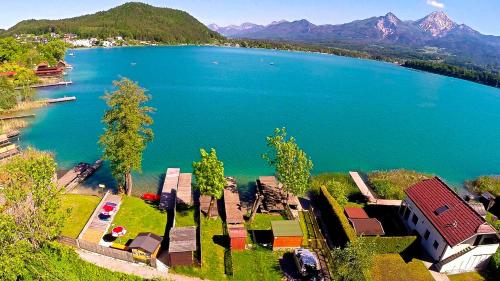 an aerial view of a lake with mountains in the background at Ferienwohnungen Petschnig 2 in Drobollach am Faakersee