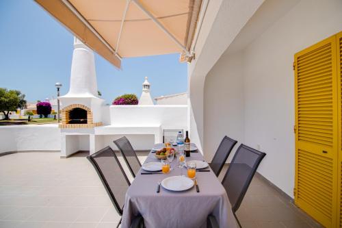 Sunny 3BD Villa Pool AC Wi-Fi BBQ Terrace