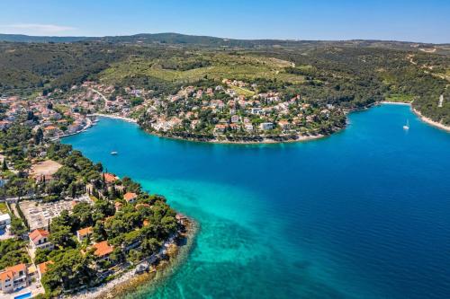 Apartments by the sea Splitska - Brac - 23366
