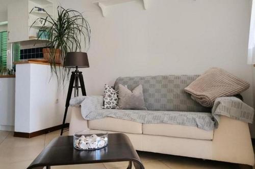 Apartments by the sea Banjol, Rab - 25000