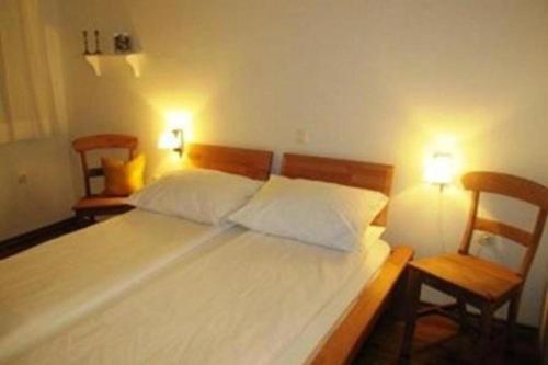 Apartments by the sea Banjol, Rab - 25000