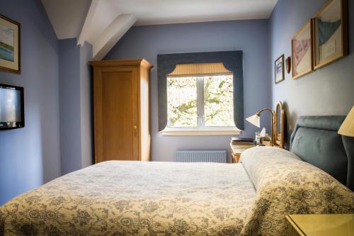 a bedroom with a bed and a window at Leander Club in Henley on Thames