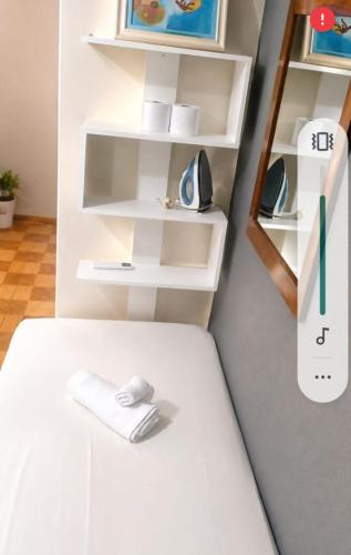 a room with a white desk with a shelf at Casa Hospedagem 01 in Foz do Iguaçu