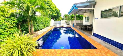 a swimming pool in the backyard of a house at Pranburi Private Pool Villa Baan Prae by Baan Chaylay in Pran Buri