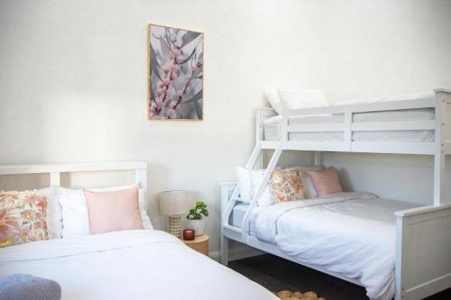a bedroom with two bunk beds and a bed at The Guesthouse in Terang