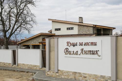 Budova, kde se vila nachází