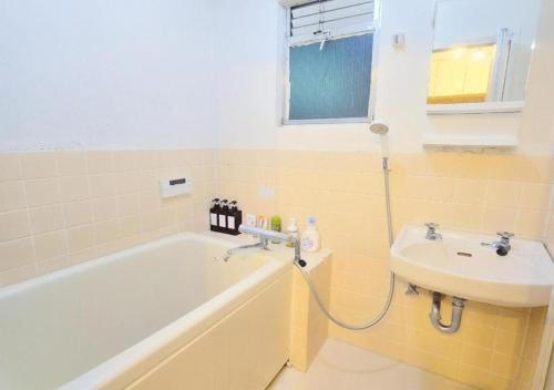 Shinjuku Kabukicho 2-Bedroom Apt - Free Wi-Fi and Fast Access to Shibuya Ginza