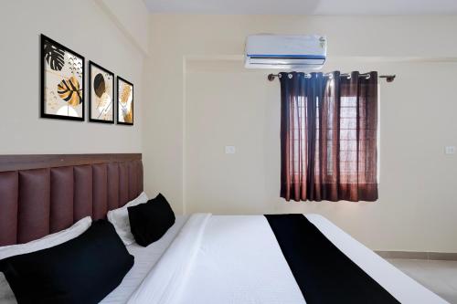 a bedroom with a bed and a window at Super Hotel O Phase 2 Christ Nagar Bangalore in Bangalore