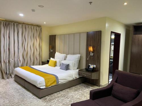 a hotel room with a bed and a chair at شير فل الرس in Ar Rass