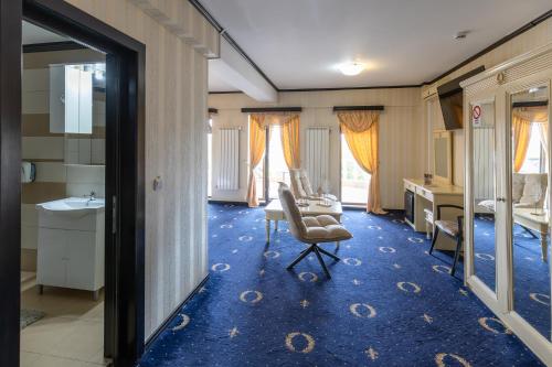 a hospital room with a chair and a sink at Hotel Ambasador Iasi in Valea Lupului