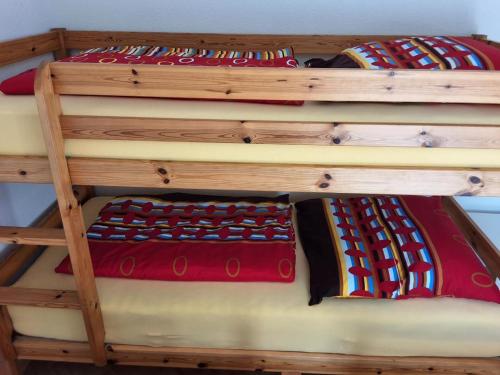 a wooden bunk bed with two levels with at NEU Ferienhaus am Saaler Bodden in Bartelshagen