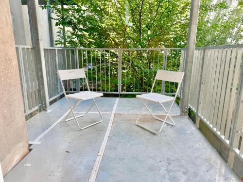 Stylish Apartment with Balcony near Center