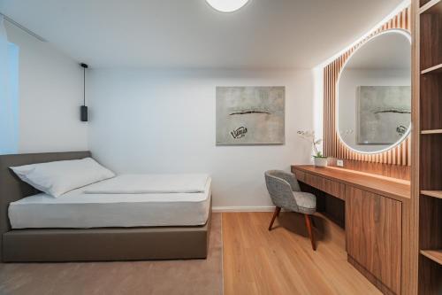 HOME1 - MaisonXV Aparthotel