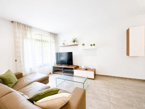 Spacious Family Townhouse in Cancelada, Near Golf Courses and the Beach