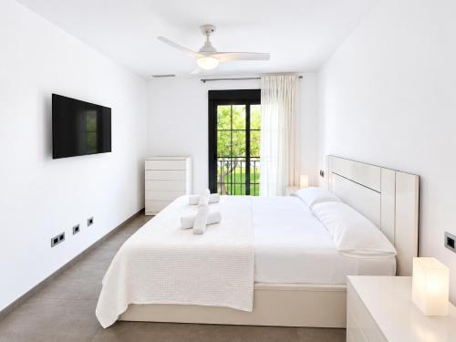 Spacious Family Townhouse in Cancelada, Near Golf Courses and the Beach
