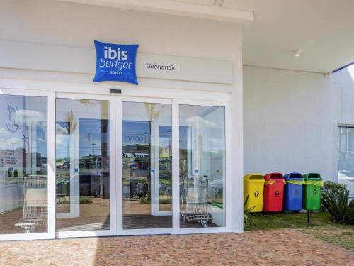 a store front with trash cans in front of it at Ibis Budget Uberlândia in Uberlândia