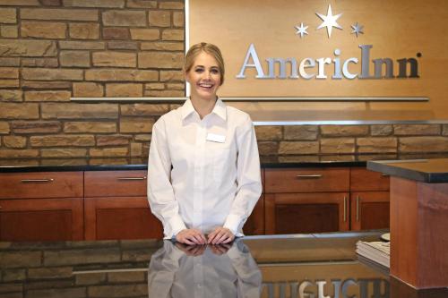 Členové personálu v ubytování AmericInn by Wyndham Douglas/Saugatuck