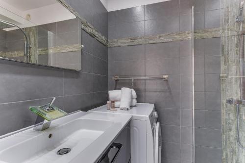 SUEDE 4 AP4210 By Riviera Holiday Homes