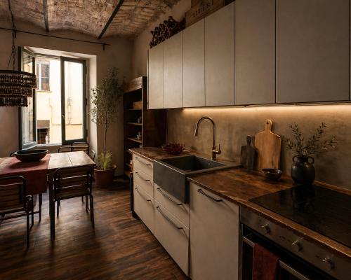 New Home in Rome Center sleeps 8