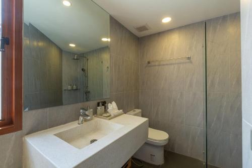 Gallery image of Surin Lake Villa in Surin Beach