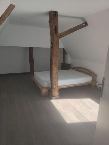 a room with two bunk beds in a room at Logement à la ferme in Bréauté
