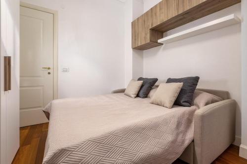 Ground Floor Patio near Vatican, 2 Bed 2 Bath