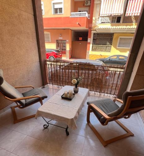 Private Garden Patio & Balcony 2-Bedroom Apartment