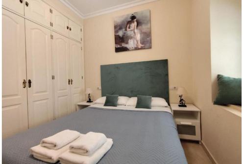 Antolinez Oasis - Central Apartment with Private Patio