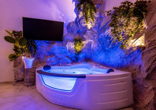 Ethnic Cave Suite