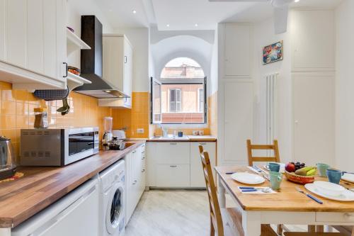 Two steps from Colosseo 2 bathrooms 2 bedrooms