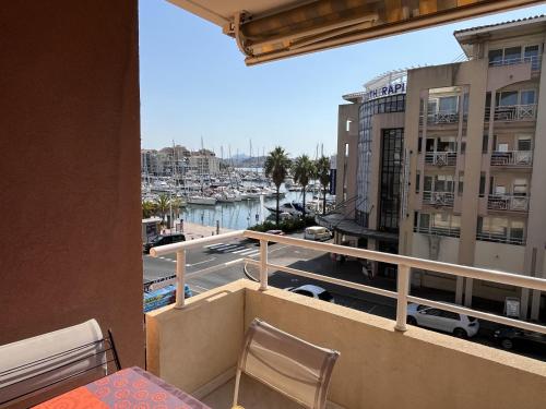 Port Frejus, Rives Latines, T2 vue port 40m2