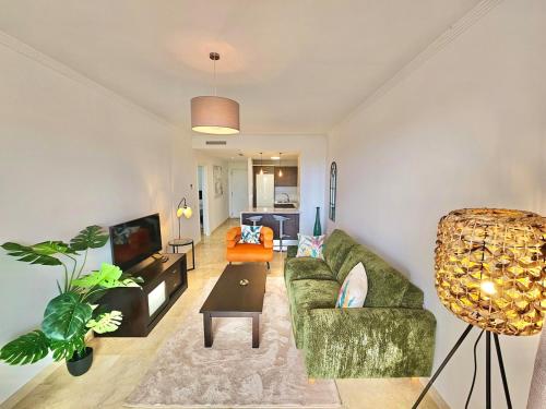 Small Oasis - Sea View - Pool Access - Close to Beach - Three Bedroom Apartment - Sleeps 8
