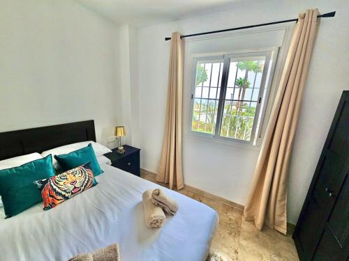 Small Oasis - Sea View - Pool Access - Close to Beach - Three Bedroom Apartment - Sleeps 8