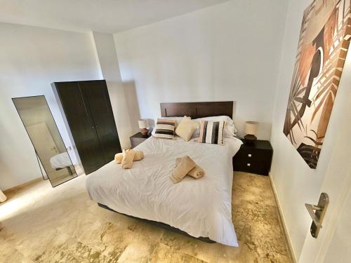Small Oasis - Sea View - Pool Access - Close to Beach - Three Bedroom Apartment - Sleeps 8