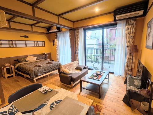 Smith Oasis Waterfall Retreat - Private Villa for 17 Guests
