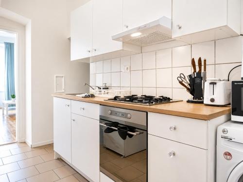 Comfy 2BR Apartment Very Central, 10 Min to Westbahnhof