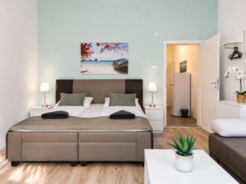 Comfy 2BR Apartment Very Central, 10 Min to Westbahnhof